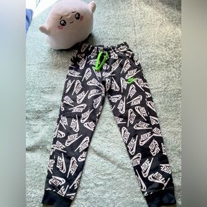 Boys Nike all over print fleece joggers